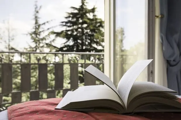 Büyük Yataklı Tek Kişilik Oda