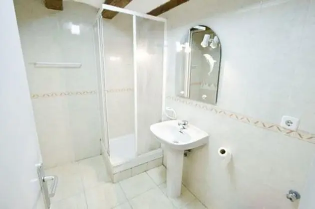 Standard Üç Kişilik Oda, Ortak Banyo