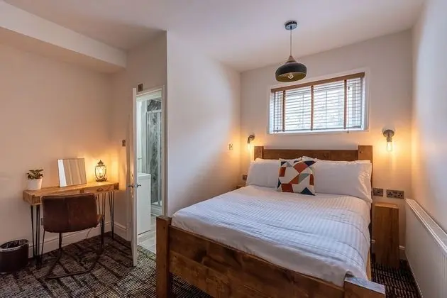 Tek Büyük Yataklı Oda (Room 2 Room only)