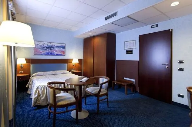 Büyük Yataklı Tek Kişilik Oda