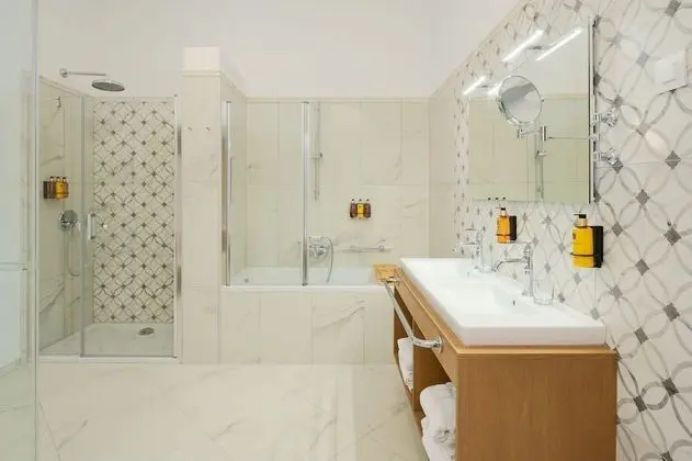 Deluxe Tek Büyük veya İki Ayrı Yataklı Oda