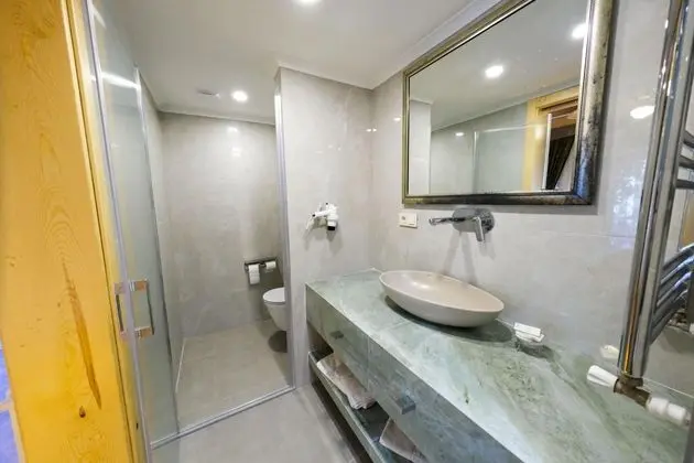 https://images.odamax.com/img/1920x1080/odamax/image/upload/Palace_Hotel_Olive_Odore_202606291425112_suit_ve_terasl_3_.jpg
