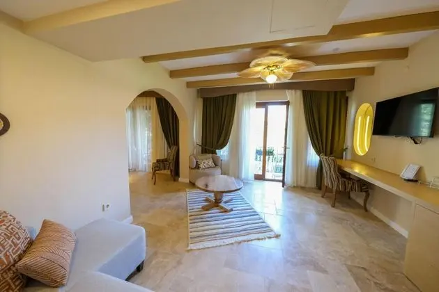 https://images.odamax.com/img/1920x1080/odamax/image/upload/Palace_Hotel_Olive_Odore_202606291425167_suit_4_.jpg
