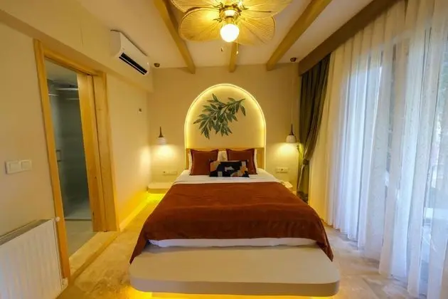 https://images.odamax.com/img/1920x1080/odamax/image/upload/Palace_Hotel_Olive_Odore_202606291437112_terasl_3_.jpg