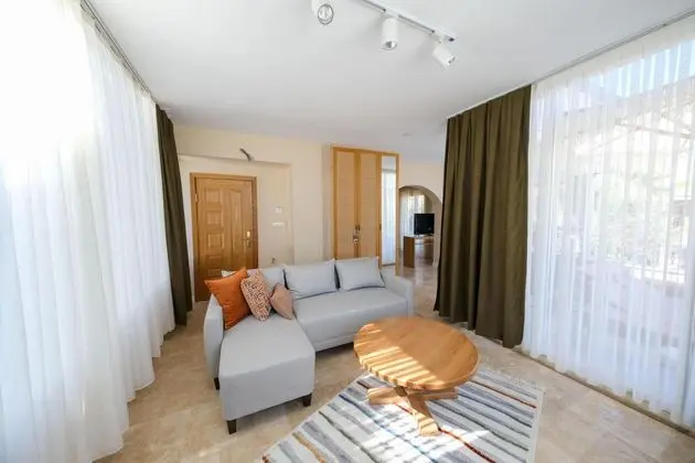 https://images.odamax.com/img/1920x1080/odamax/image/upload/Palace_Hotel_Olive_Odore_202606291437130_terasl_7_.jpg