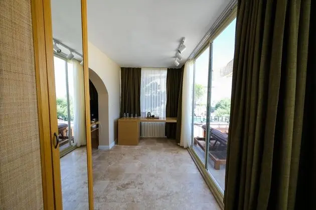 https://images.odamax.com/img/1920x1080/odamax/image/upload/Palace_Hotel_Olive_Odore_202606291437212_terasl_.jpg