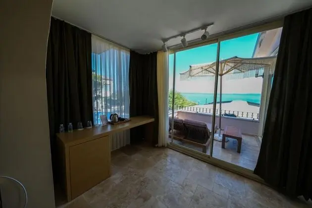 https://images.odamax.com/img/1920x1080/odamax/image/upload/Palace_Hotel_Olive_Odore_202606291437222_ozel_terasl_.jpg