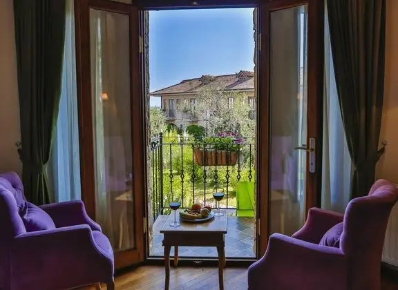 Suite, Kara ve Havuz Manzaralı, Şömineli