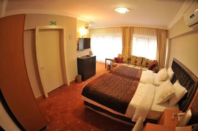 Triple, Şehir Manzaralı