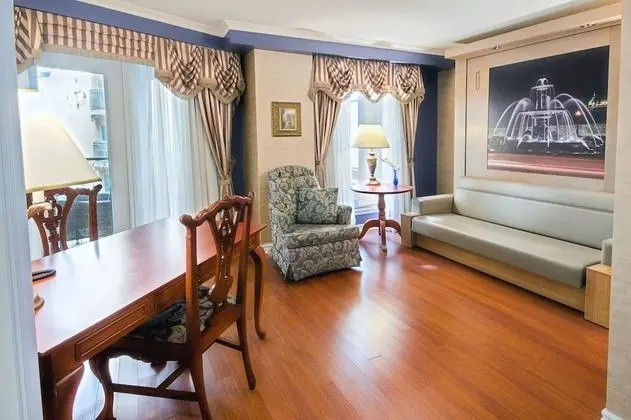 Interior Garden Balcony Suite, 1 Queen bed and 1 Queen Murphy Bed