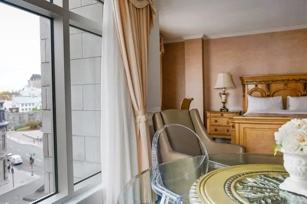 Signature Room, 1 Queen bed and Sofa-bed