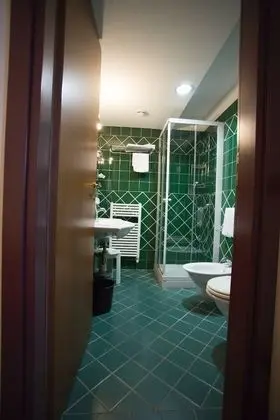 Büyük Yataklı Tek Kişilik Oda