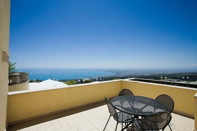Junior Süit, Balkon, Havuz Manzaralı