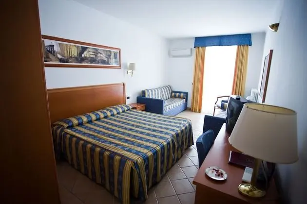 Junior Süit, Balkon, Havuz Manzaralı