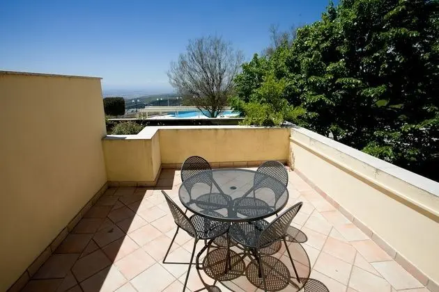 Junior Süit, Balkon, Havuz Manzaralı