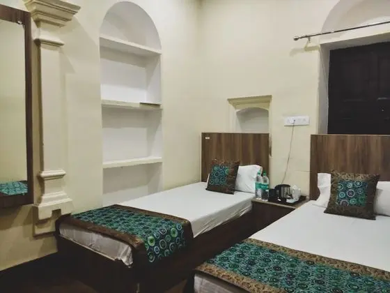 Standard Oda (Non Air Conditioning)