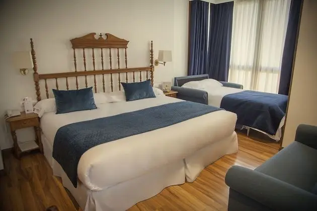 Tek Büyük veya İki Ayrı Yataklı Oda (extra bed)