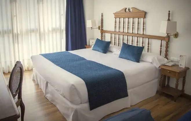 Tek Büyük veya İki Ayrı Yataklı Oda (extra bed)