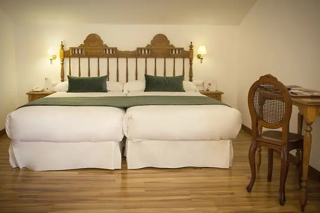 Tek Büyük veya İki Ayrı Yataklı Oda (extra bed)