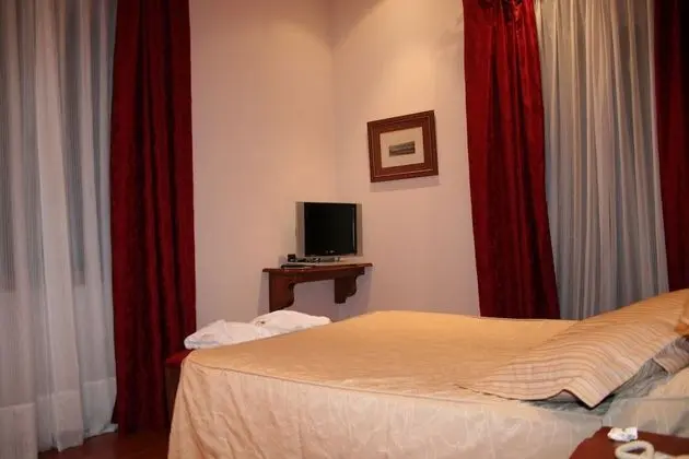 Büyük Yataklı Tek Kişilik Oda