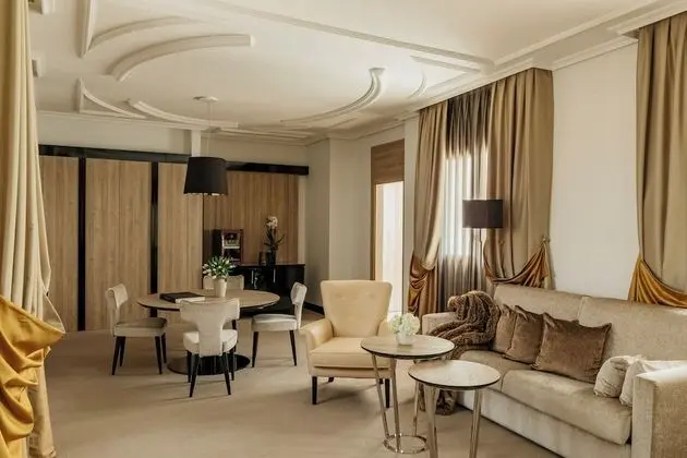 One Bedroom Master Suite Red Level