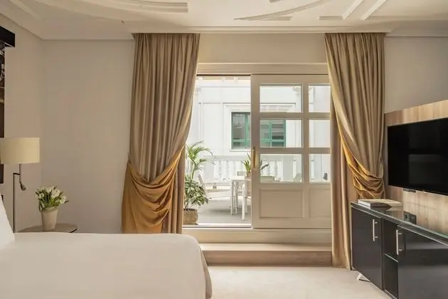 Penthouse Suite Red Level