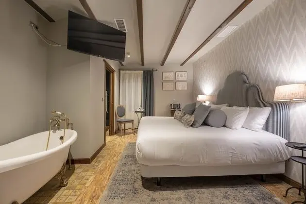 Standard Tek Büyük Yataklı Oda