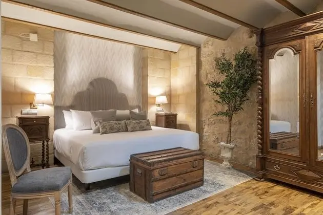 Superior Tek Büyük Yataklı Oda (Interior)