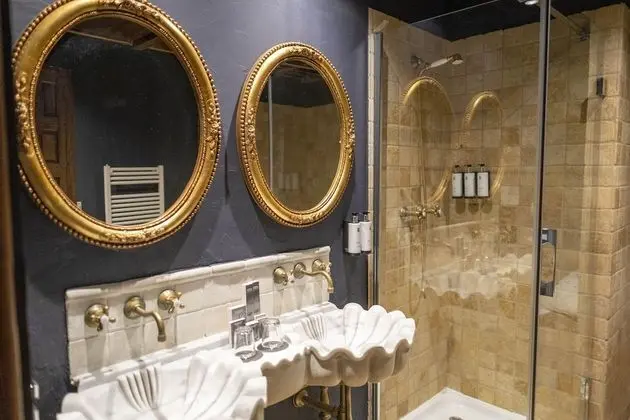 Tek Büyük Yataklı Oda (Interior)