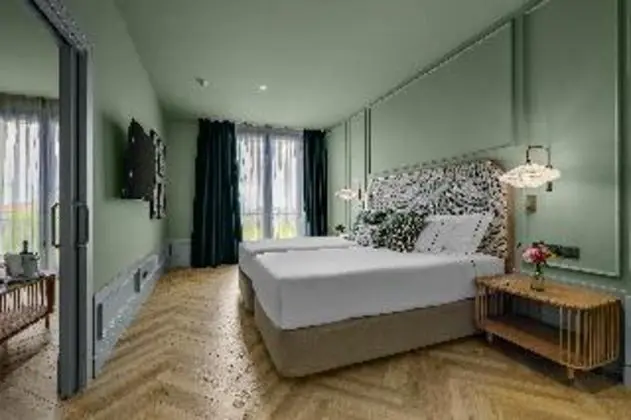 SUITE