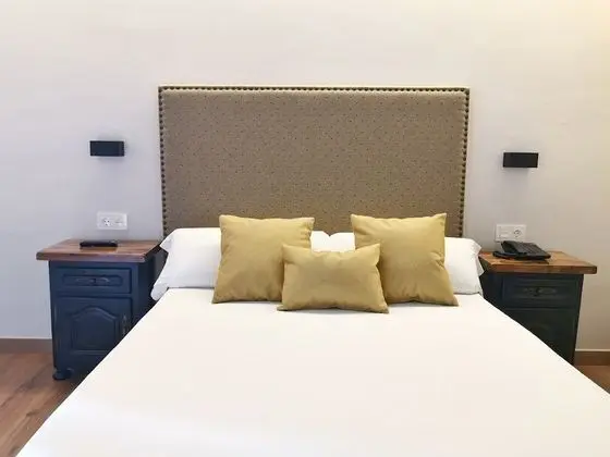 Büyük Yataklı Tek Kişilik Oda