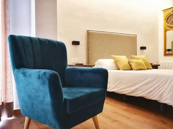 Büyük Yataklı Tek Kişilik Oda