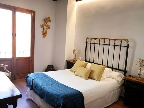 Büyük Yataklı Tek Kişilik Oda