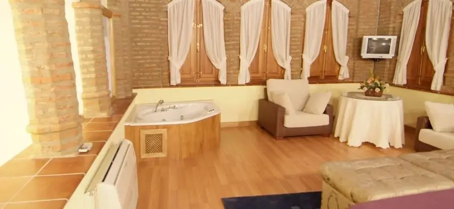 Süit, Sıcak Su Küveti