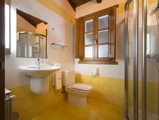 Standard Apart Daire, 3 Yatak Odası, Şömine