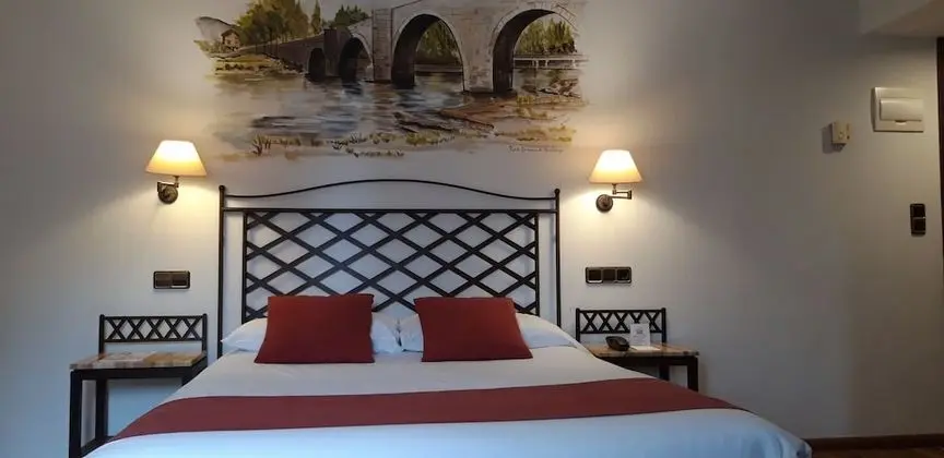 Tek Büyük Yataklı Oda (Interior)