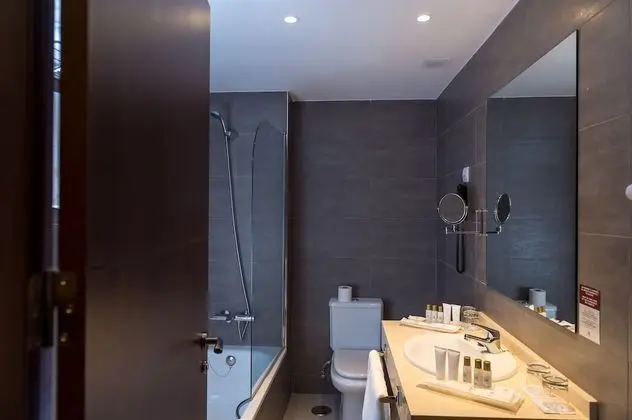 Tek Büyük Yataklı Oda (Interior)