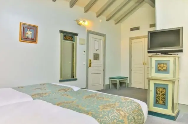 Superior Büyük Yataklı Tek Kişilik Oda