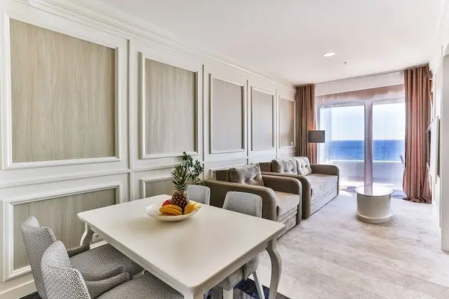 King Suite with Sea View