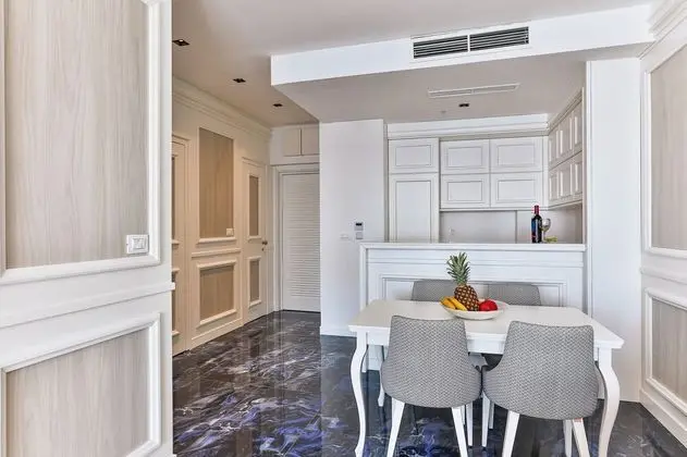 Queen Suite with Sea View