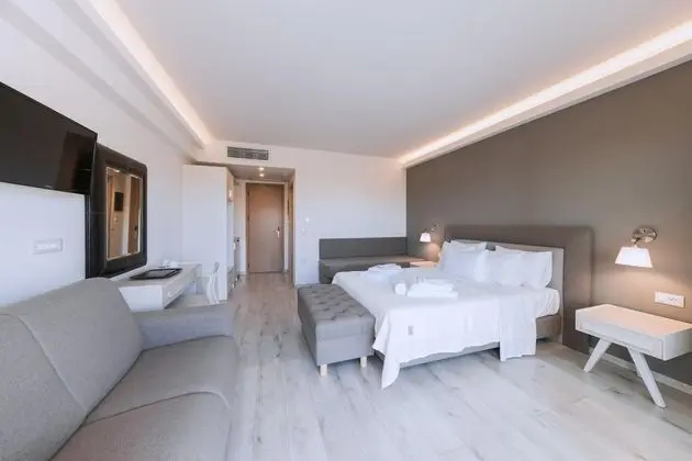 Deluxe Studio with Castle View