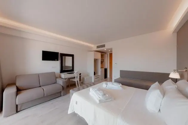 Deluxe Studio with Castle View