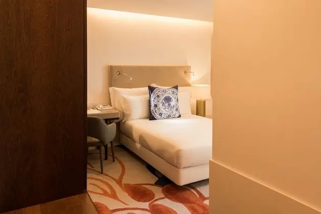 Tek Büyük veya İki Ayrı Yataklı Oda, Nehir Manzaralı (Mansard)