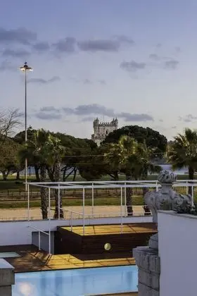 Tek Büyük veya İki Ayrı Yataklı Oda, Nehir Manzaralı (Mansard)