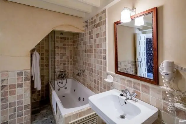 Standard Tek Büyük Yataklı Oda (3 People)