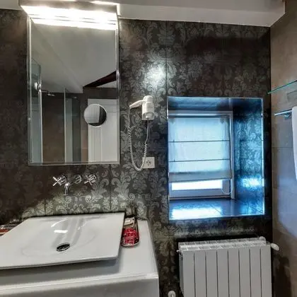 Büyük Yataklı Tek Kişilik Oda