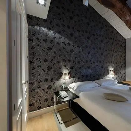 Büyük Yataklı Tek Kişilik Oda