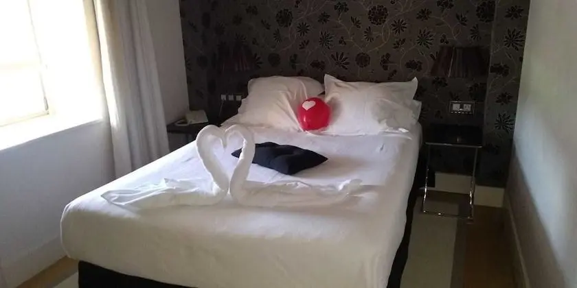 Büyük Yataklı Tek Kişilik Oda