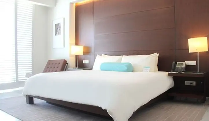 Club 89 King Bed Resort View