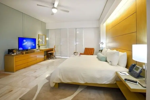 Club 89 King Size Bed Diamante View